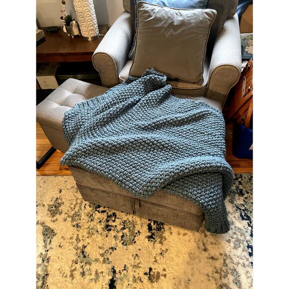 Britannica Home Fashions Blue Gray Throw Blanket Knit 54" x 52" NEW - Picture 2 of 4